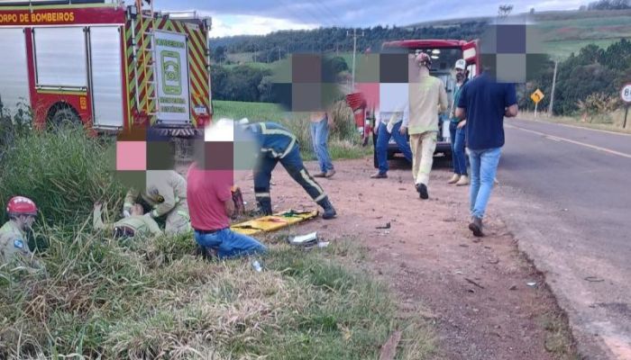 Laranjeiras - Capotamento na BR 158 deixa duas pessoas feridas